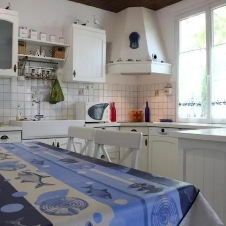 Hébergement de vacances Charmante maison proche plage et forêt, parking, Wi-Fi - FR-1-246A-314 Grand-Village-Plage